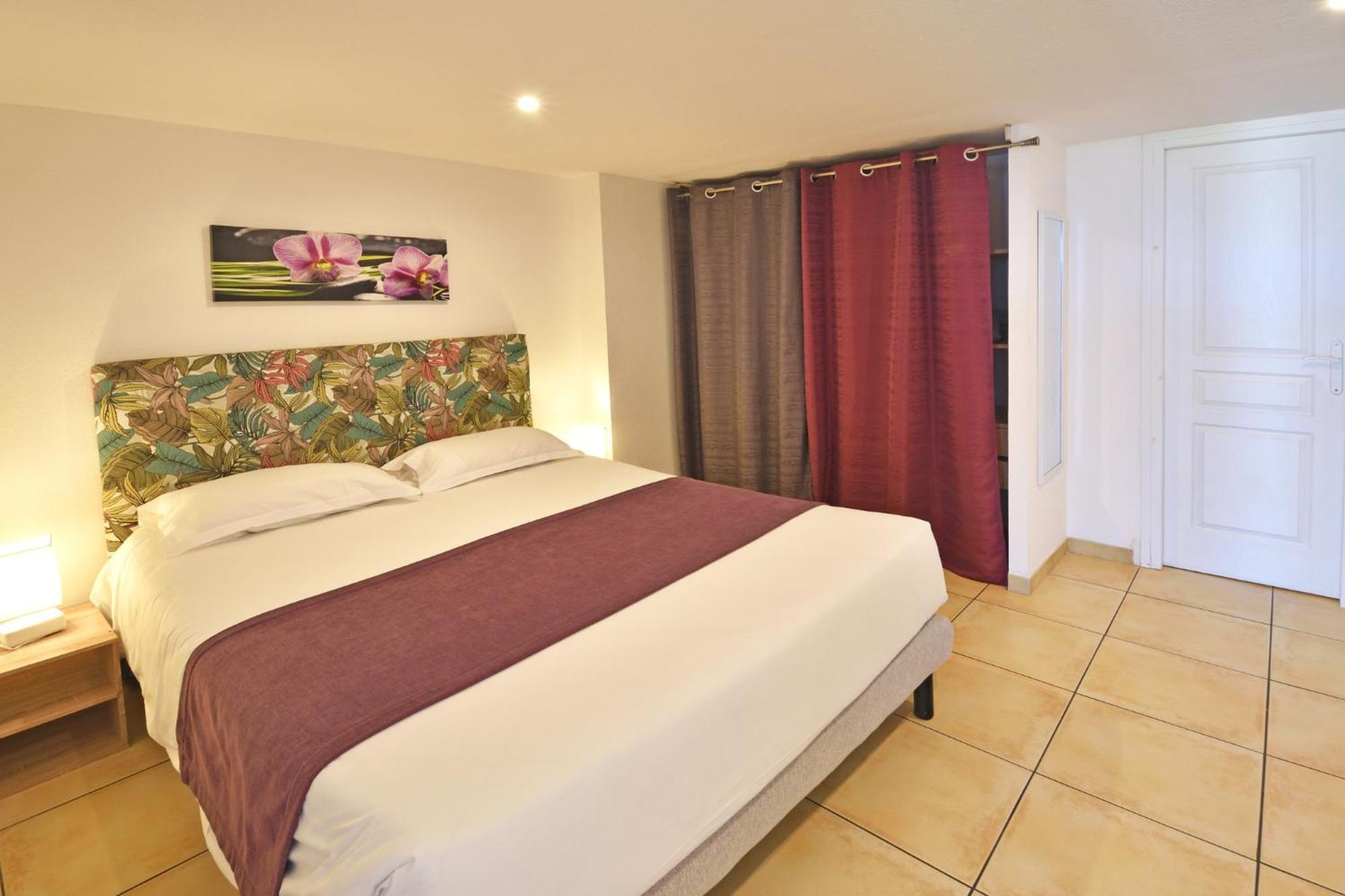 Calvi Appart Hotel Bagian luar foto