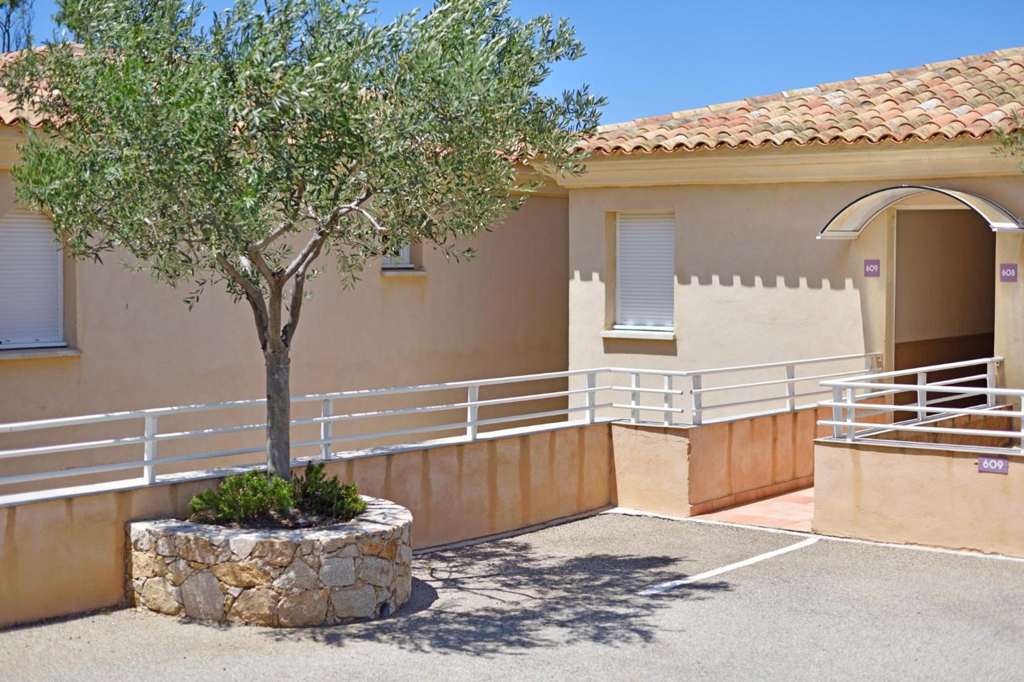 Calvi Appart Hotel Bagian luar foto