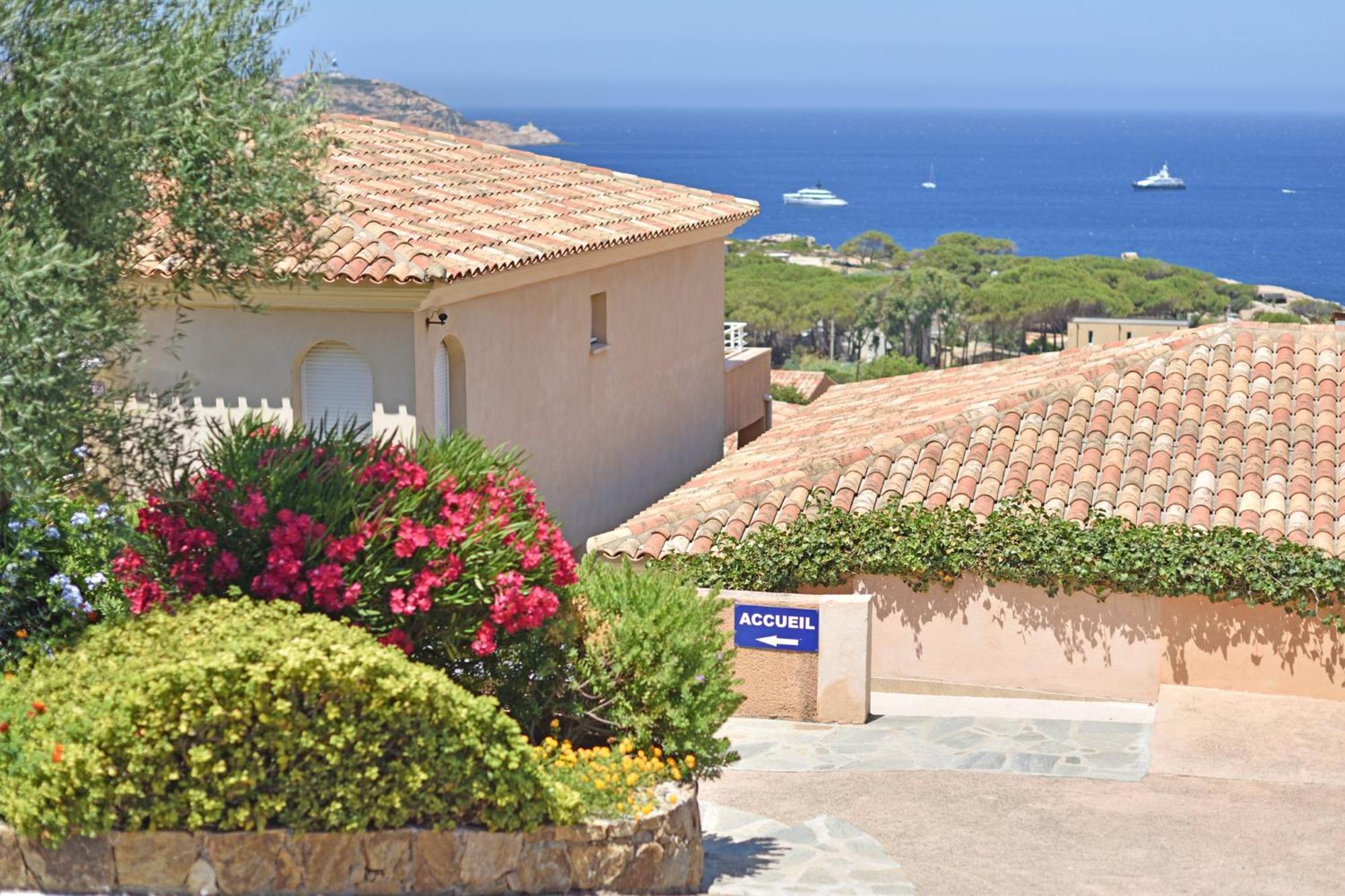 Calvi Appart Hotel Bagian luar foto